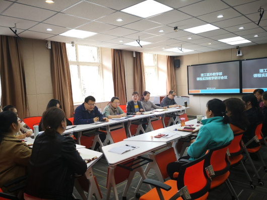 会议现场.jpg 会议现场.jpg