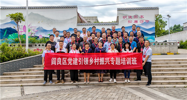 外出教学合影.jpg 外出教学合影.jpg